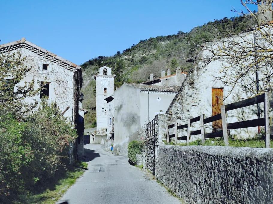 Gite Le Chaudron 1 A 7Pers Avec Piscine Montclar-sur-Gervanne Exterior foto